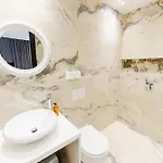 Durres Str Modern - The Nest Apartmán *