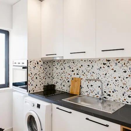Durres Str Modern - The Nest تيرانا