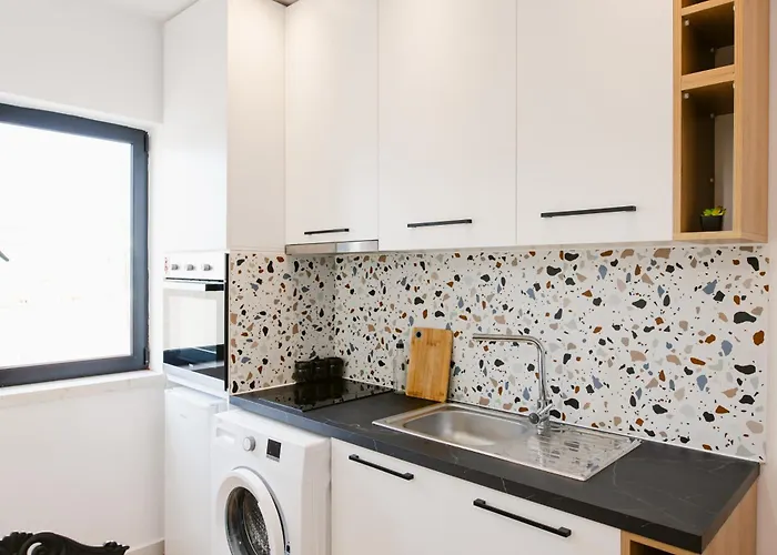 Durres Str Modern - The Nest ティラナ